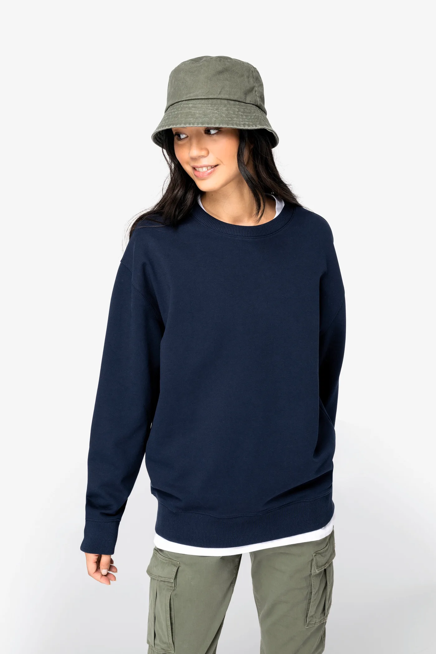 Umweltfreundliches Unisex Sweatshirt mit Rundhalsausschnitt und hängenden Schultern aus French Terry