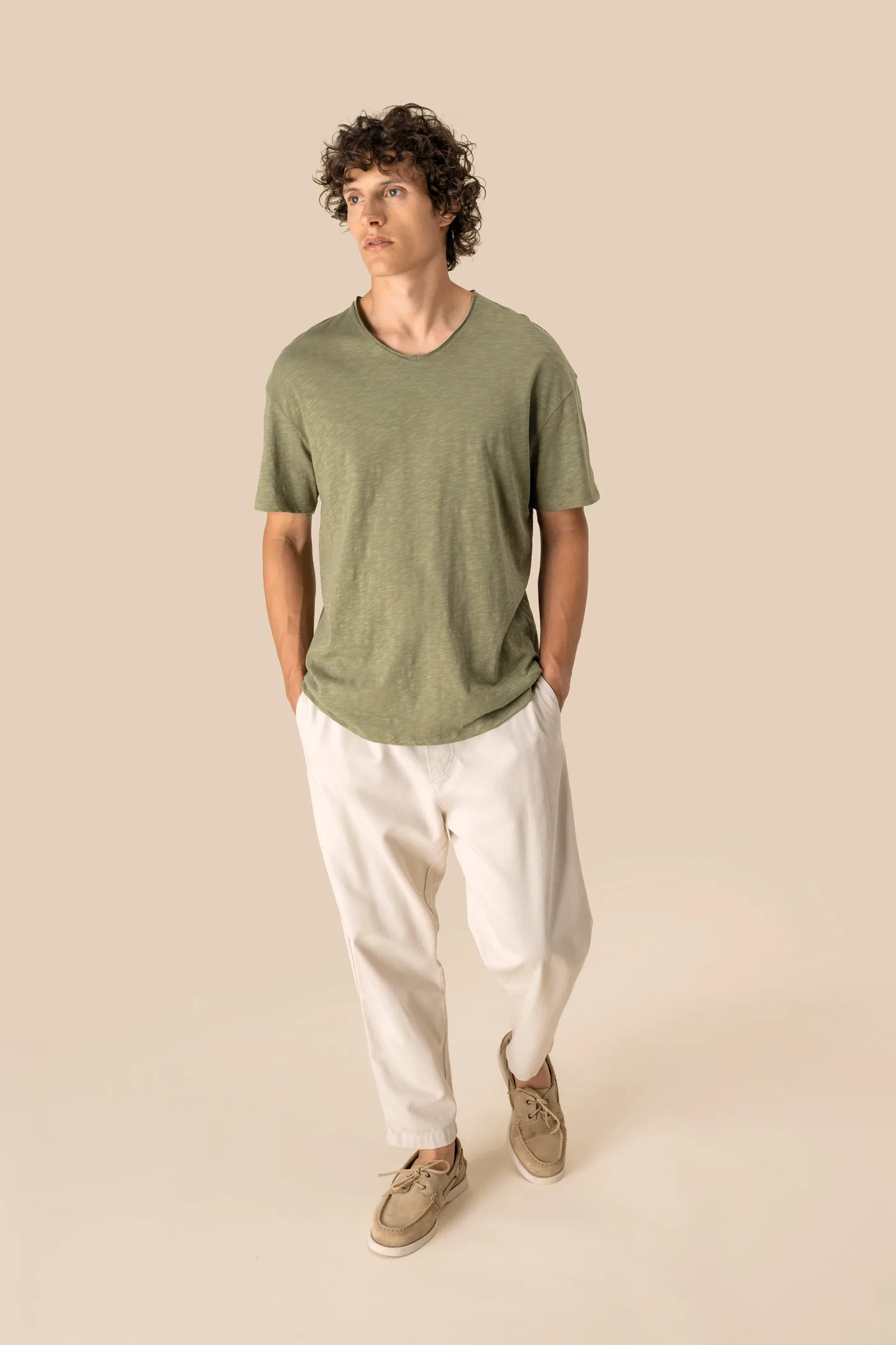Umweltfreundliches T-Shirt mit Slubkragen und überschnittenen Schultern für Herren