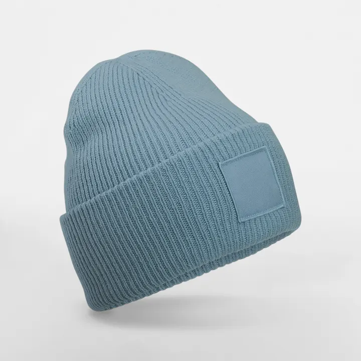 Bonnet à large revers avec patch ton sur ton Dusty Blue