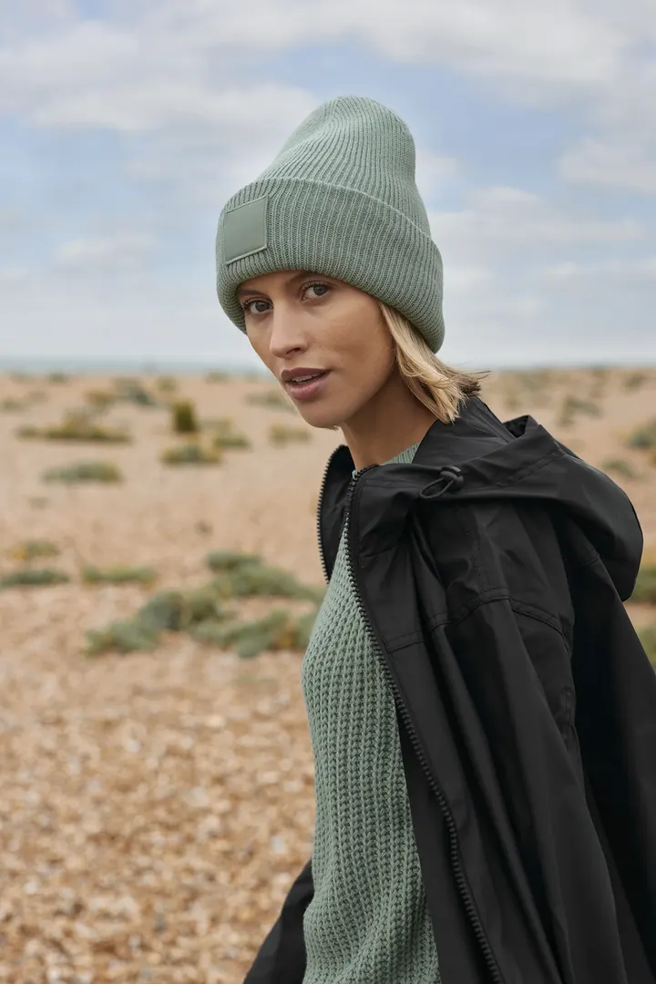 Bonnet à large revers avec patch ton sur ton 3