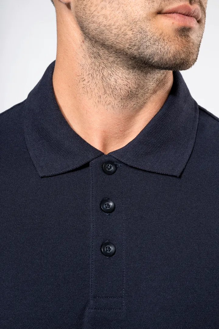 Zweifarbiges Kurzarm-Polohemd für Herren. Aus Baumwollpiqué 10