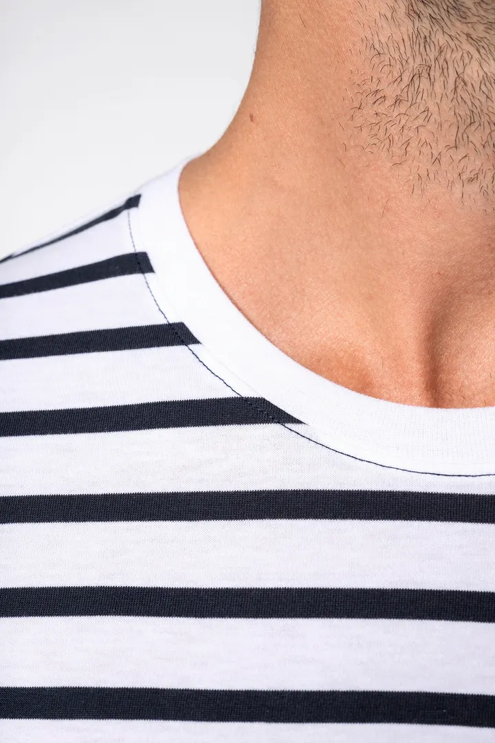 Gestreiftes Kurzarm-T-Shirt im Marine-Stil mit Tasche 9