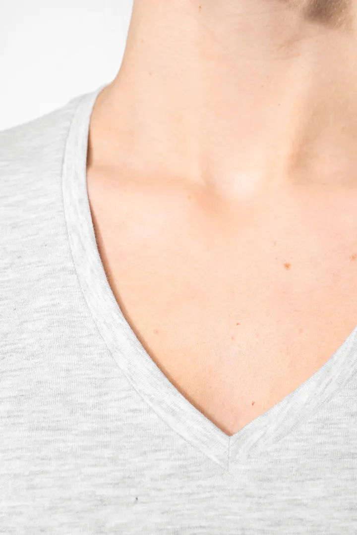 Damen-T-Shirt mit kurzen Ärmeln und V-Ausschnitt 10