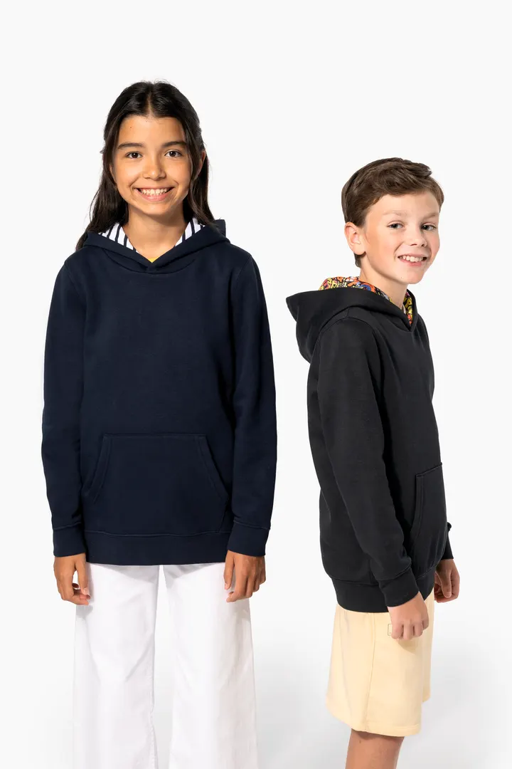 Kapuzensweatshirt mit kontrastfarbener Kapuze und Motiven für Kinder 21