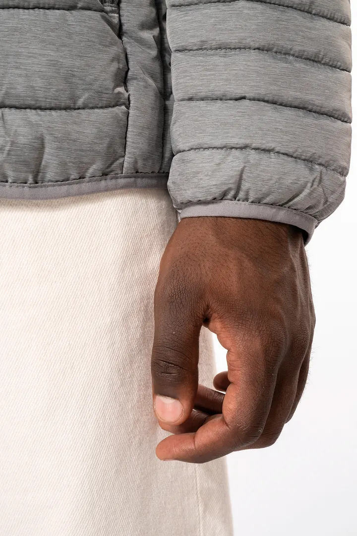 Leichte Herren-Steppjacke mit Kapuze 32