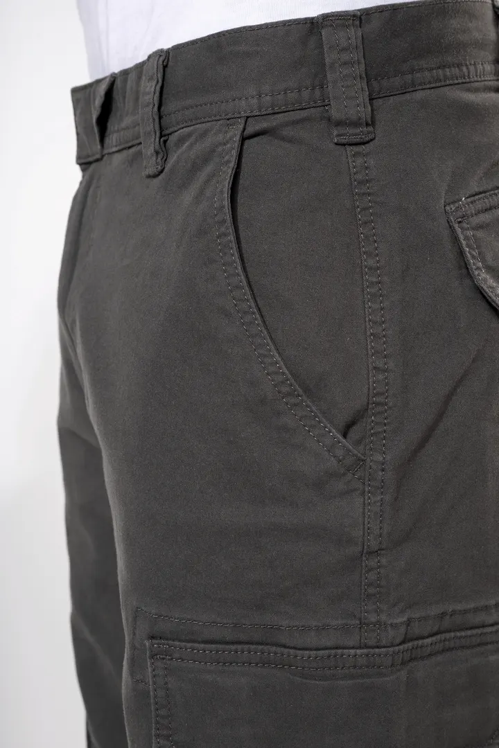 Herrenhose mit mehreren Taschen 12