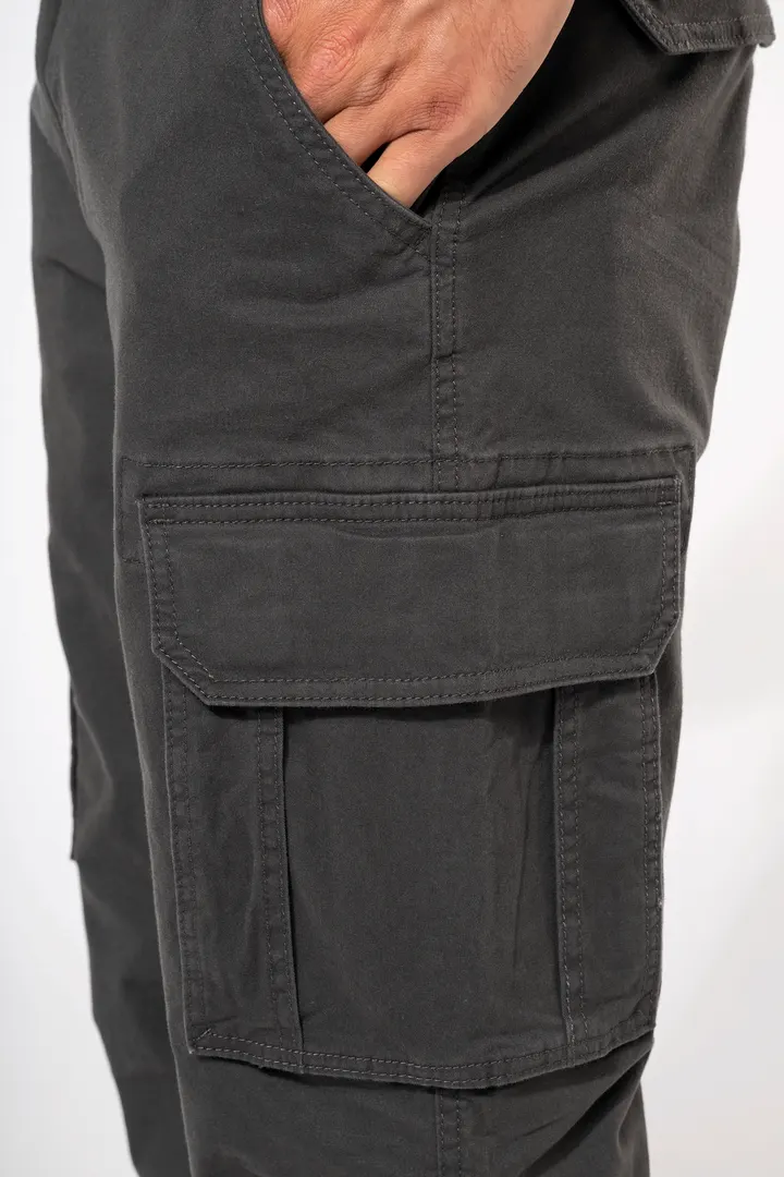 Herrenhose mit mehreren Taschen 14