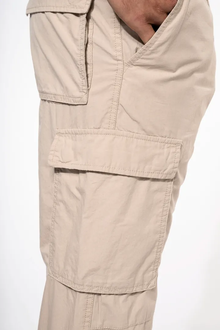 Leichte Herrenhose mit mehreren Taschen 16