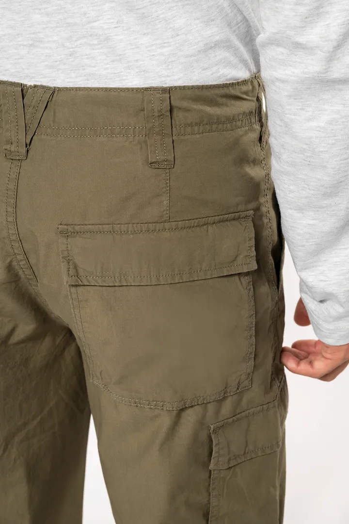 Leichte Herrenhose mit mehreren Taschen 7