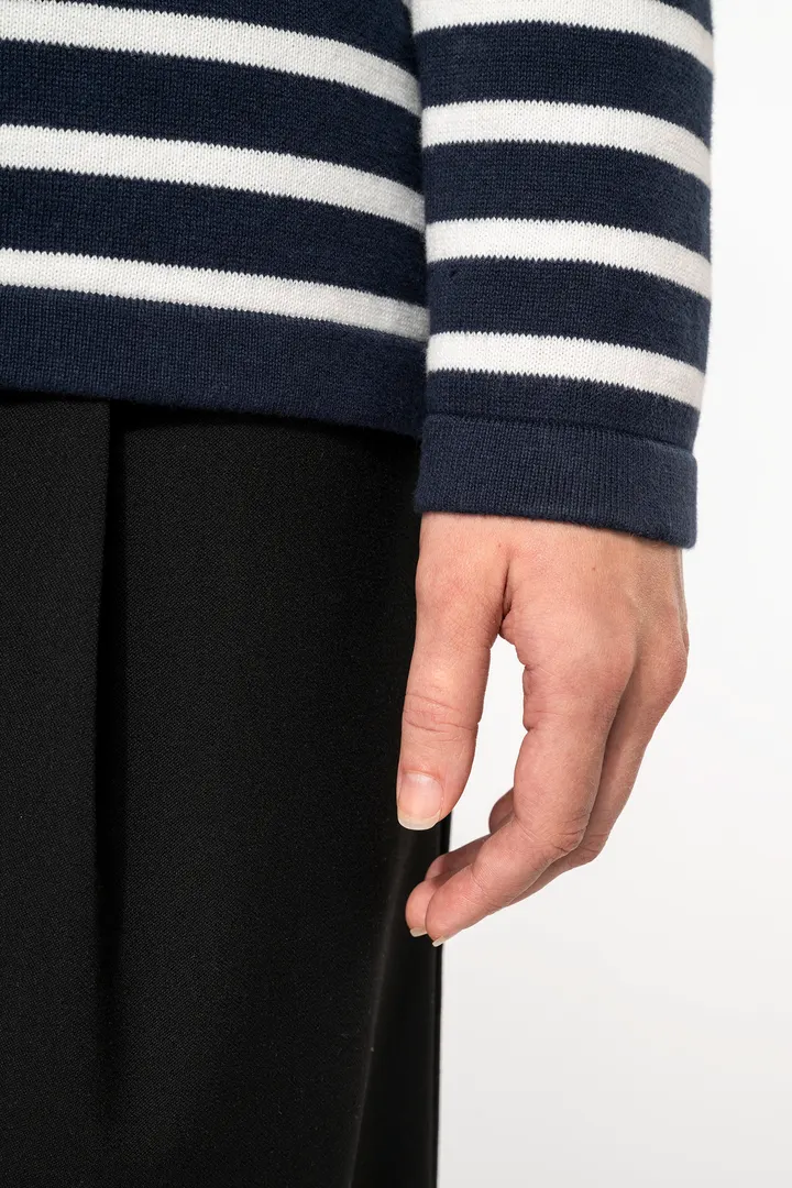 Damenpullover im Marine-Stil 4