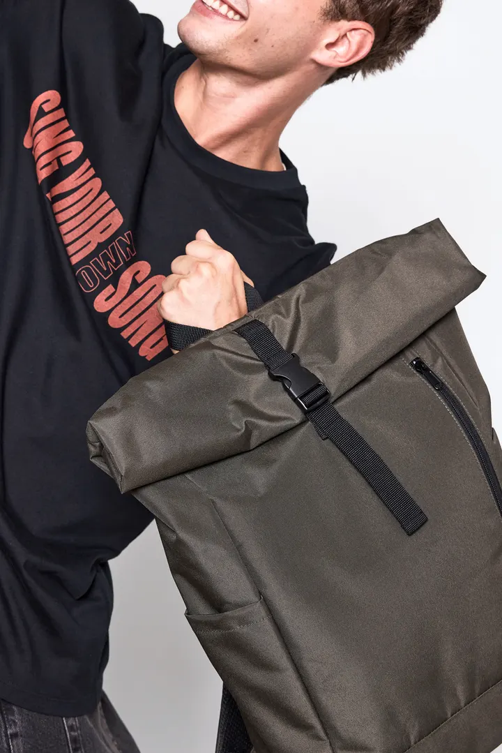 Lässiger Rucksack mit Roll-Top 4
