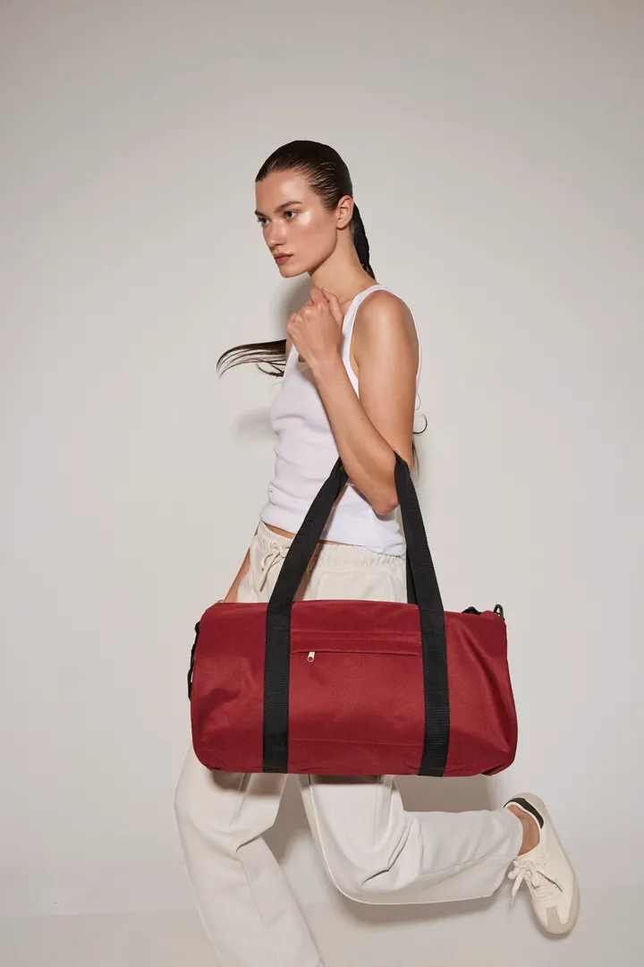 Recycelte Schlauchtasche mit Frontfach 2