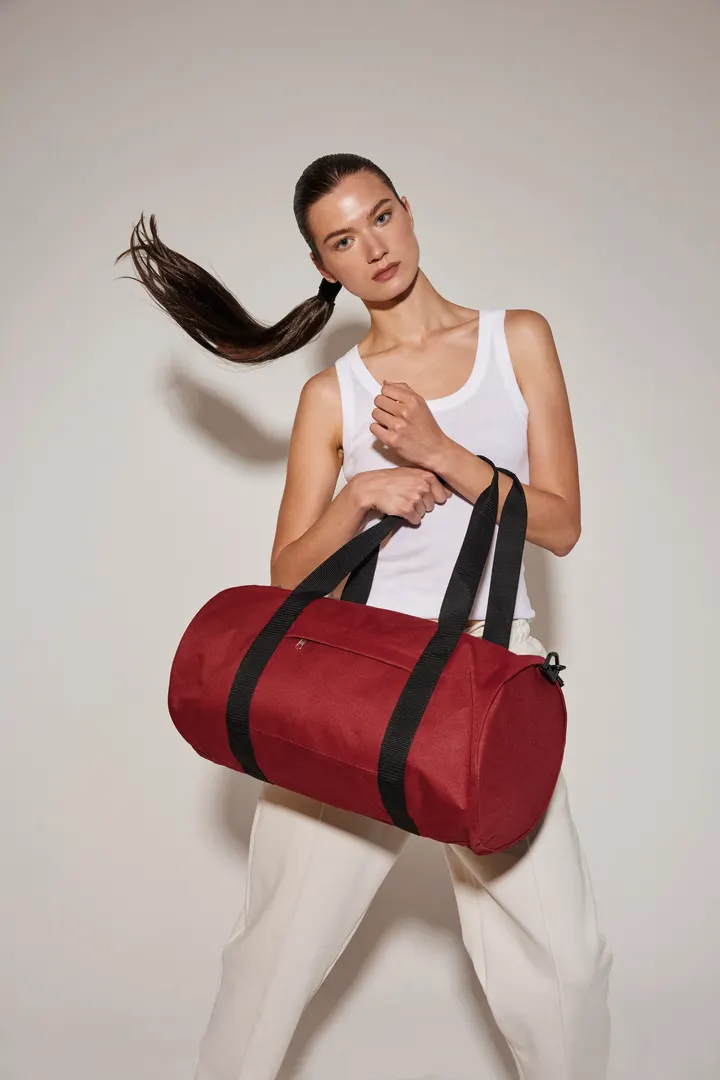 Recycelte Schlauchtasche mit Frontfach 3