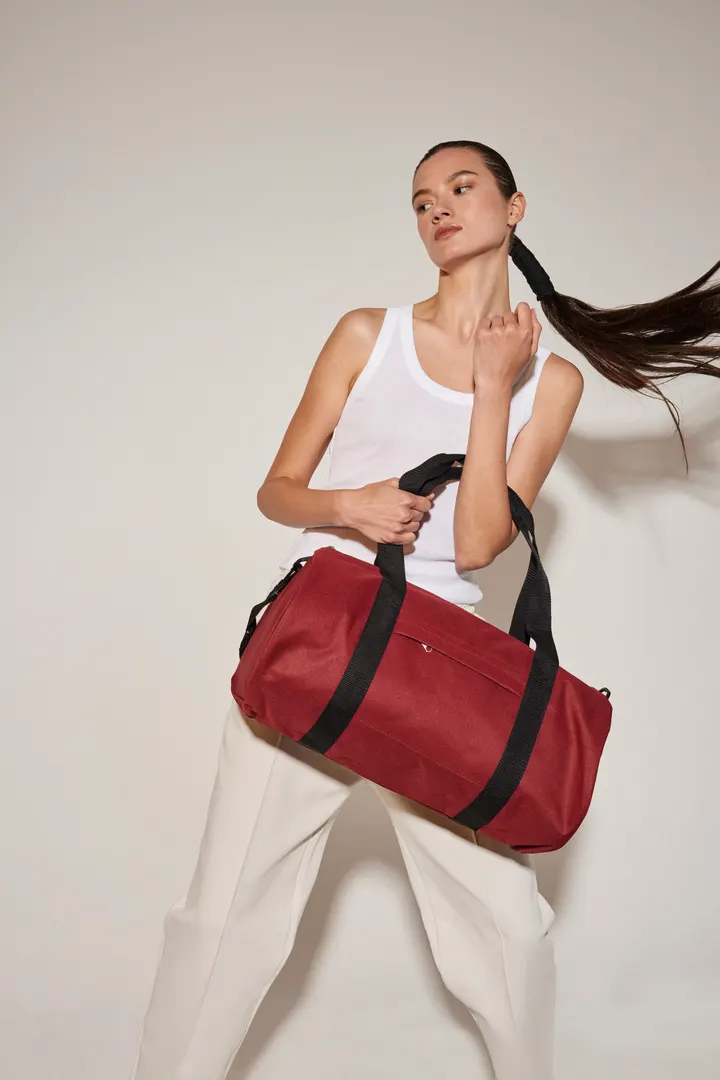 Recycelte Schlauchtasche mit Frontfach 4