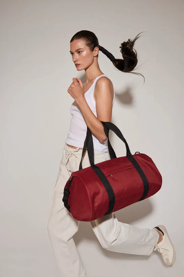 Recycelte Schlauchtasche mit Frontfach 1