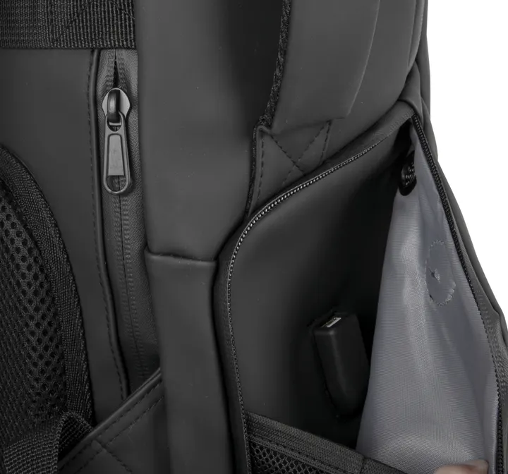 Wasserfeste Diebstahlschutztasche mit Helmbefestigung 6