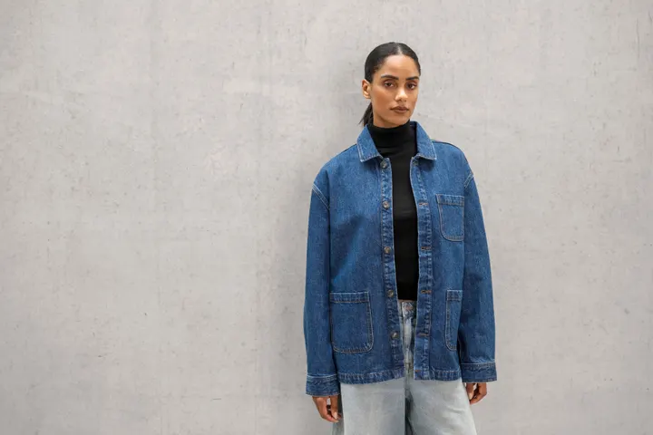Umweltfreundliche Unisex-Jeansjacke mit überschnittenen Schultern 10