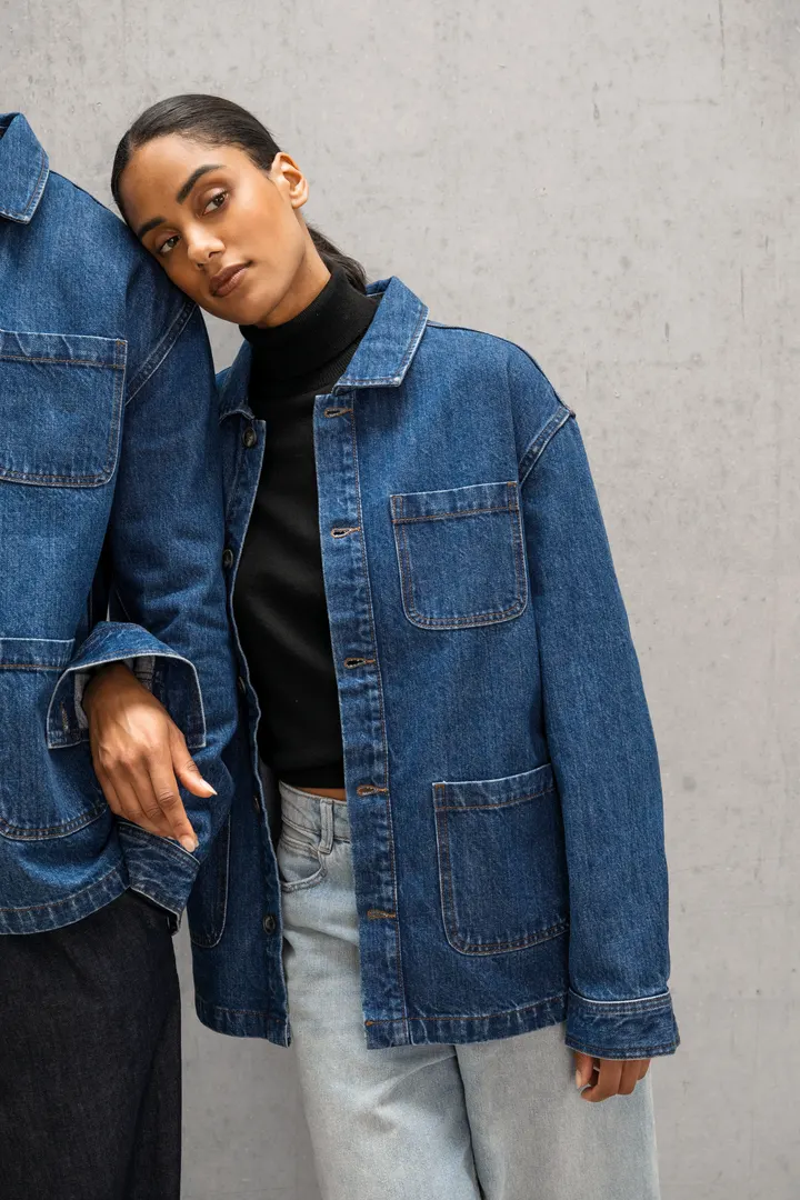 Umweltfreundliche Unisex-Jeansjacke mit überschnittenen Schultern 11