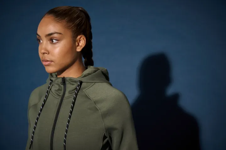 Damen-Funktions- performance Kapuzenjacke 16