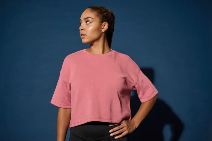 Damen Cropped-Sweatshirt mit kurzen Ärmeln und Rundhalsausschnitt 28