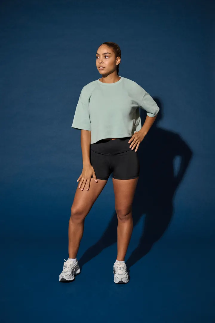 Damen Cropped-Sweatshirt mit kurzen Ärmeln und Rundhalsausschnitt 31