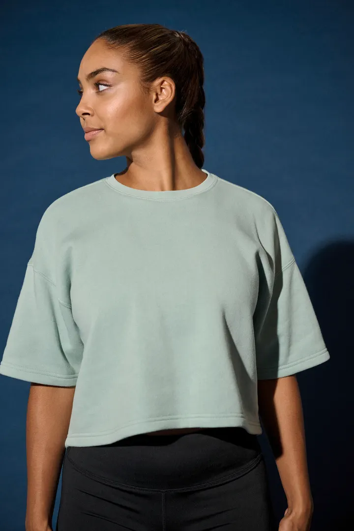 Damen Cropped-Sweatshirt mit kurzen Ärmeln und Rundhalsausschnitt 32