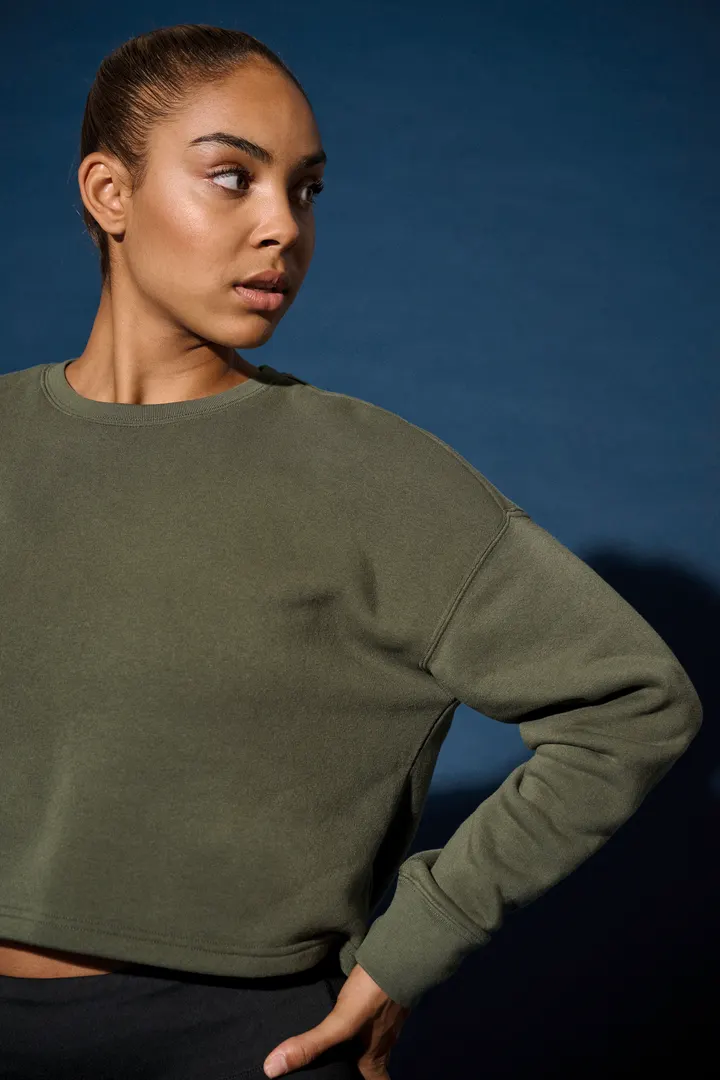 Damen Cropped-Sweatshirt mit Rundhalsausschnitt 15