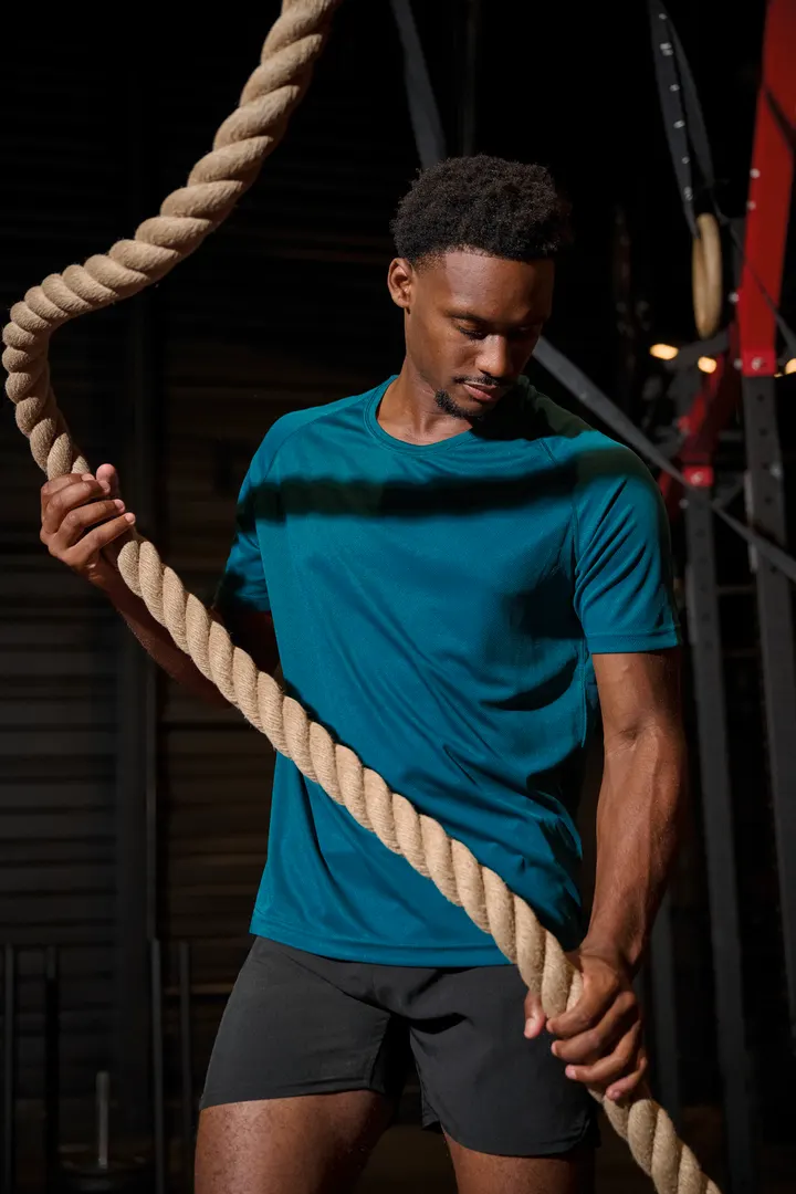 Herren-Sportshirt aus Recyclingmaterial mit Rundhalsausschnitt 26