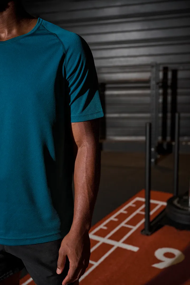 Herren-Sportshirt aus Recyclingmaterial mit Rundhalsausschnitt 30