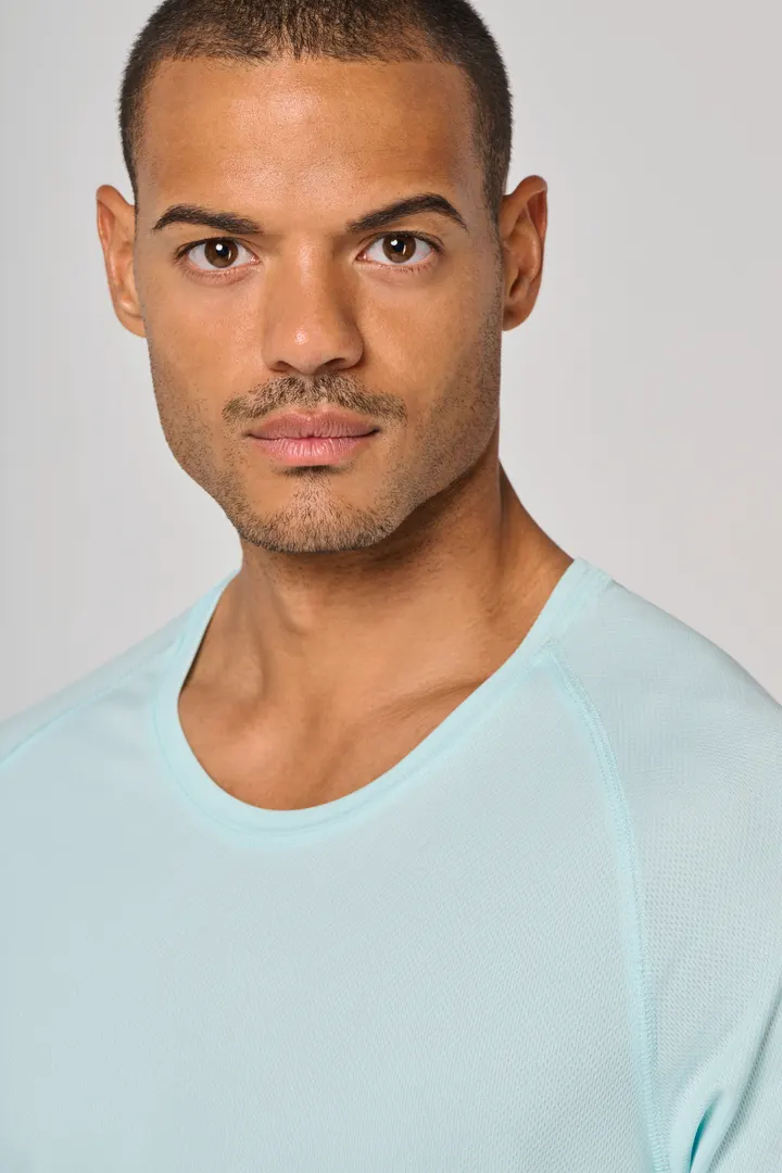 Herren-Sportshirt aus Recyclingmaterial mit Rundhalsausschnitt 47