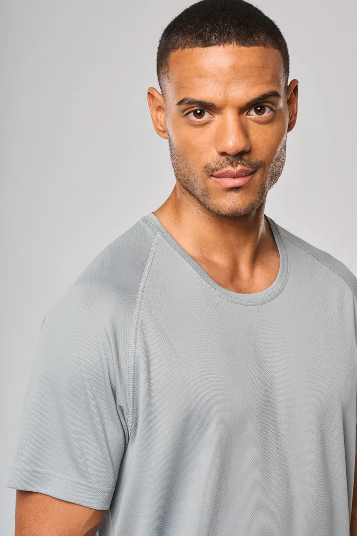 Herren-Sportshirt aus Recyclingmaterial mit Rundhalsausschnitt 20