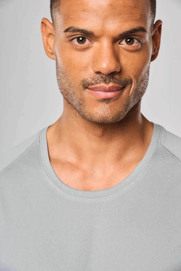 Herren-Sportshirt aus Recyclingmaterial mit Rundhalsausschnitt 22