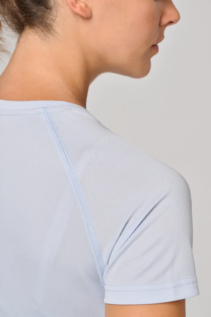Damen-Sportshirt aus Recyclingmaterial mit Rundhalsausschnitt 29