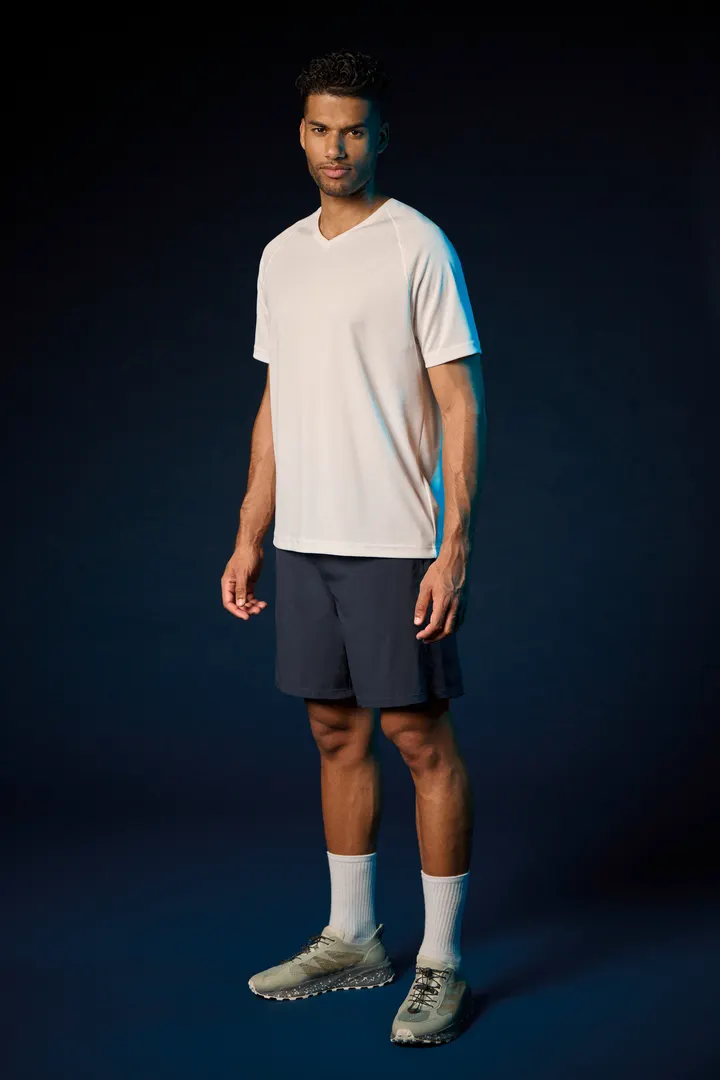Herren Kurzarm-Sportshirt mit V-Ausschnitt 11