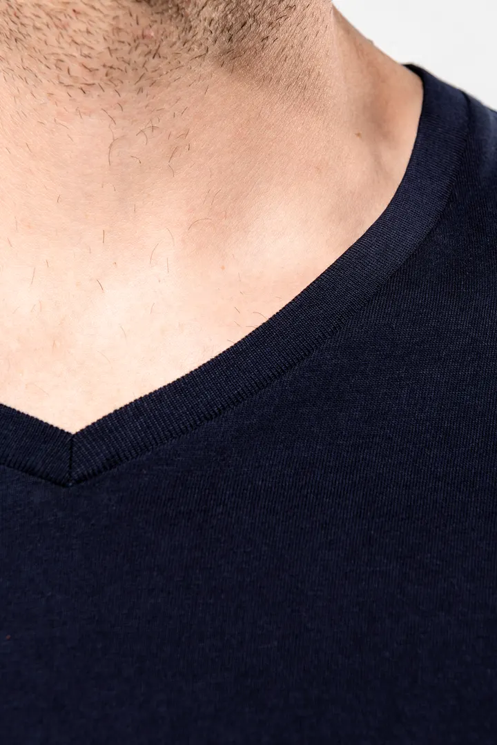 Supima® Herren-T-Shirt mit V-Ausschnitt und langen Ärmeln 20