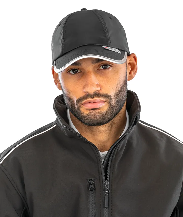 Casquette avec bordures réfléchissantes 1
