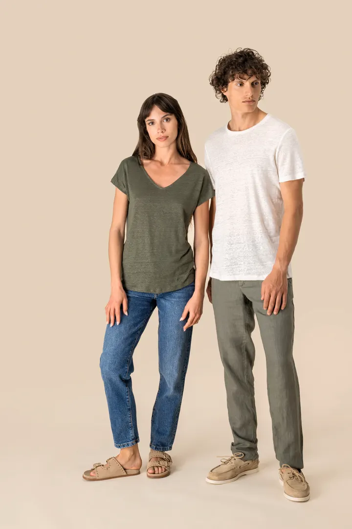 T-shirt col V en lin femme 8