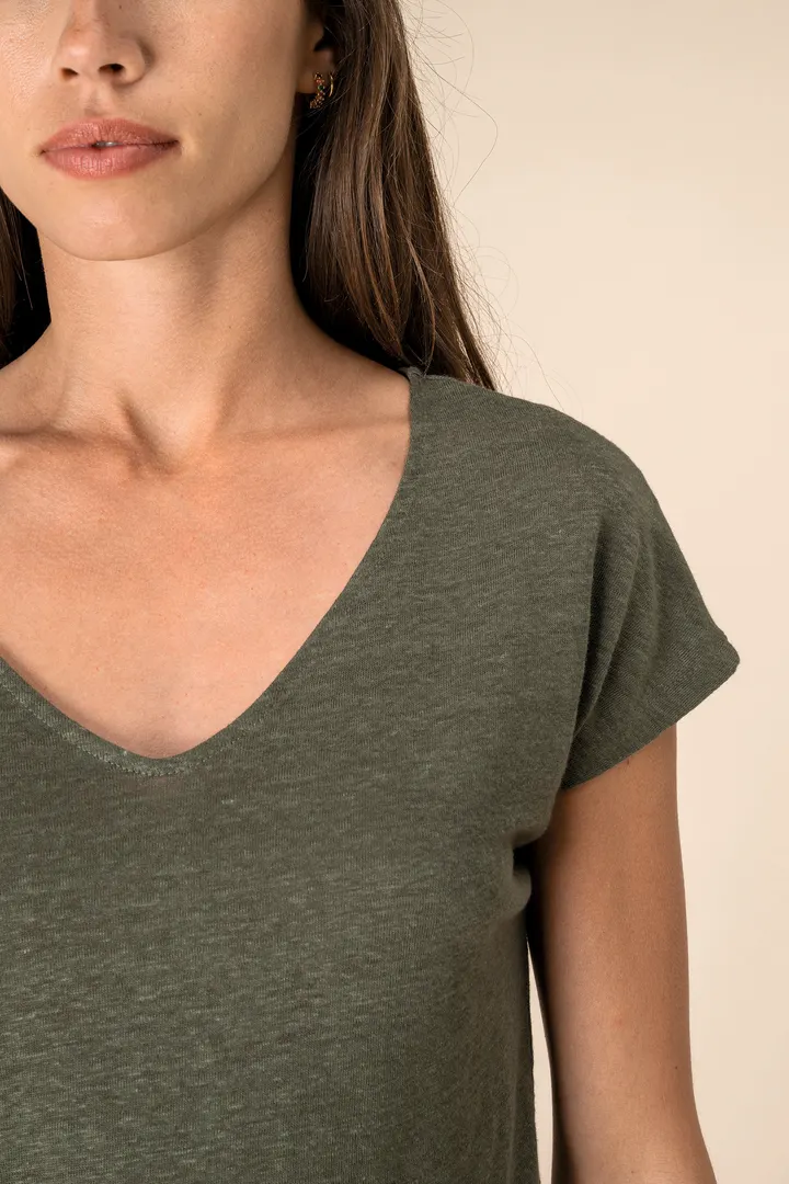 T-shirt col V en lin femme 5