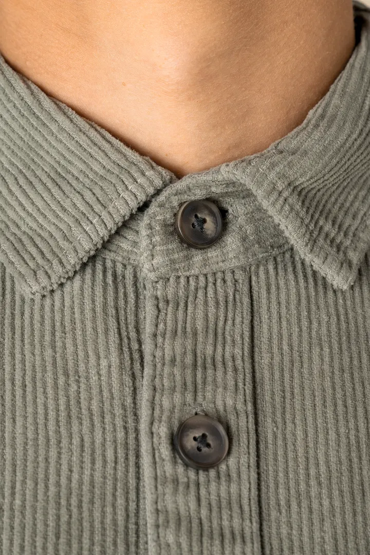 Surchemise écoresponsable délavée en velours côtelé homme 9