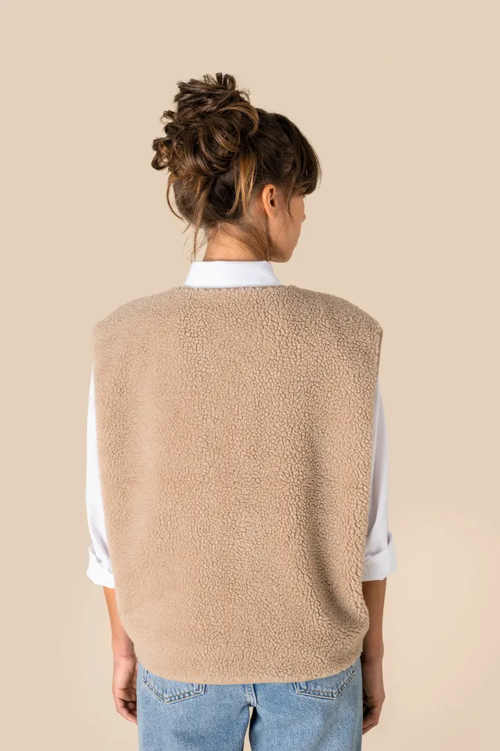 Ärmellose Sherpa-Jacke für Damen 11